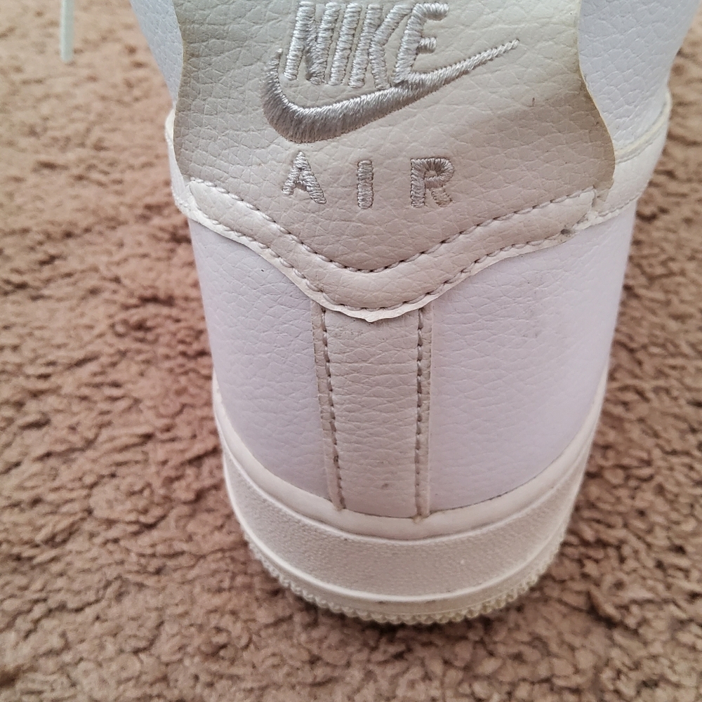 🔥Nike Air Force 1 '07 Mens White Sneakers Size 7.5🔥 - Picture 9 of 16